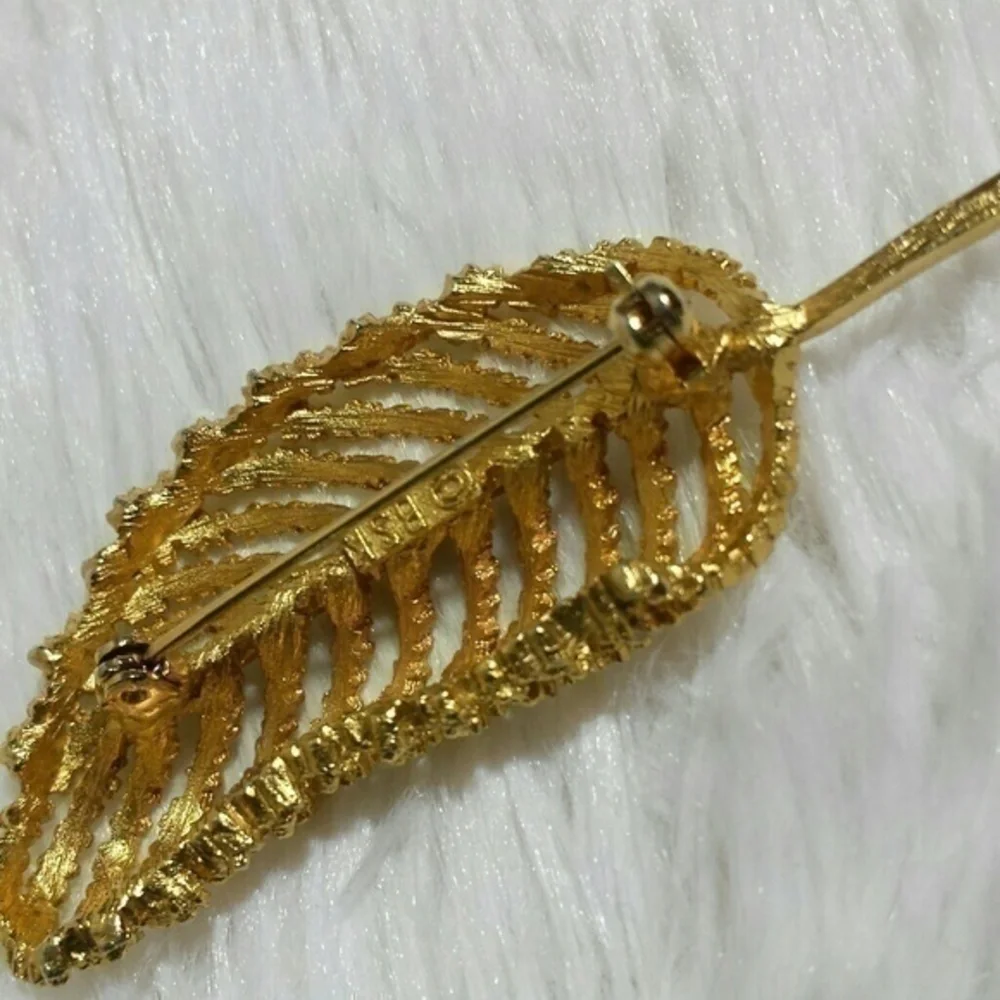 ☄Vintage BSK Gold Tone Leaf Brooch Pin